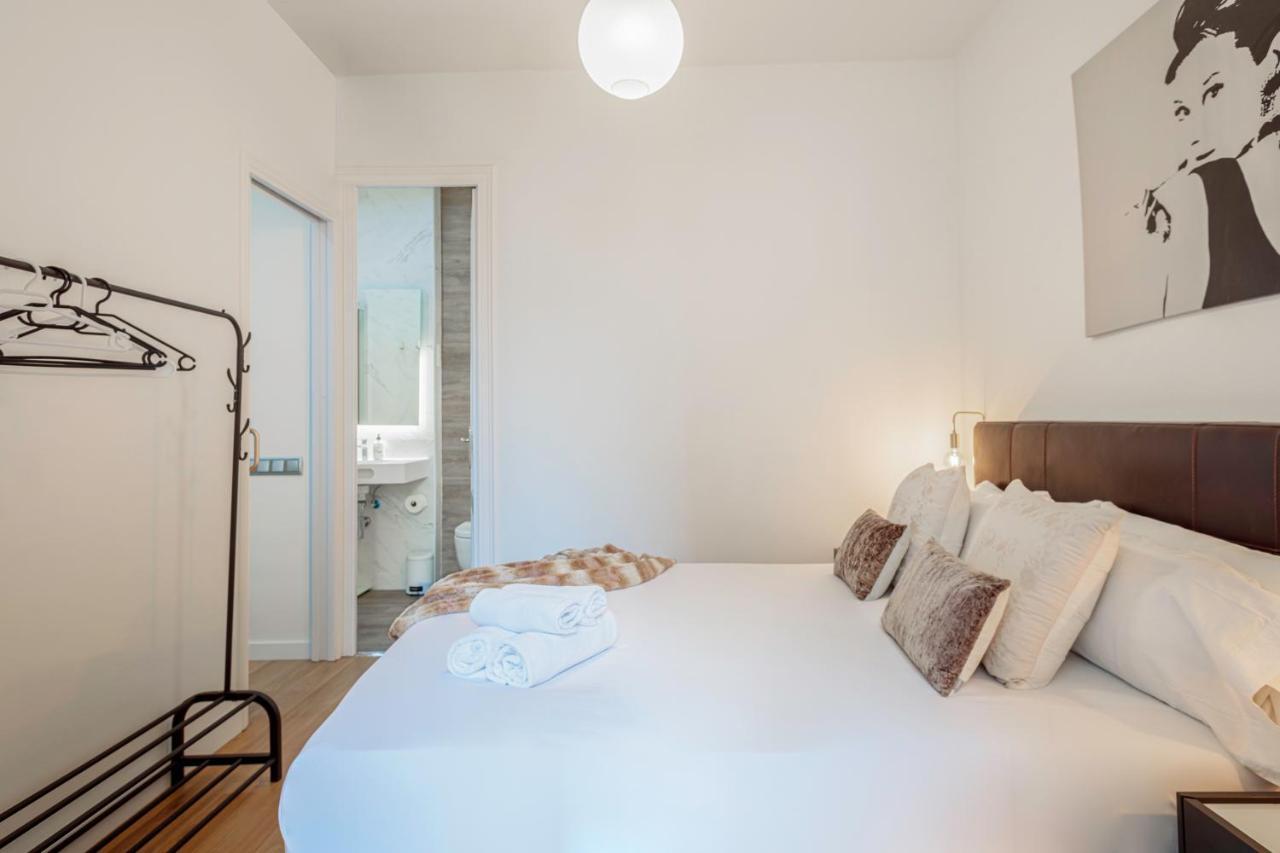 The Gaudi Suites II Барселона Экстерьер фото