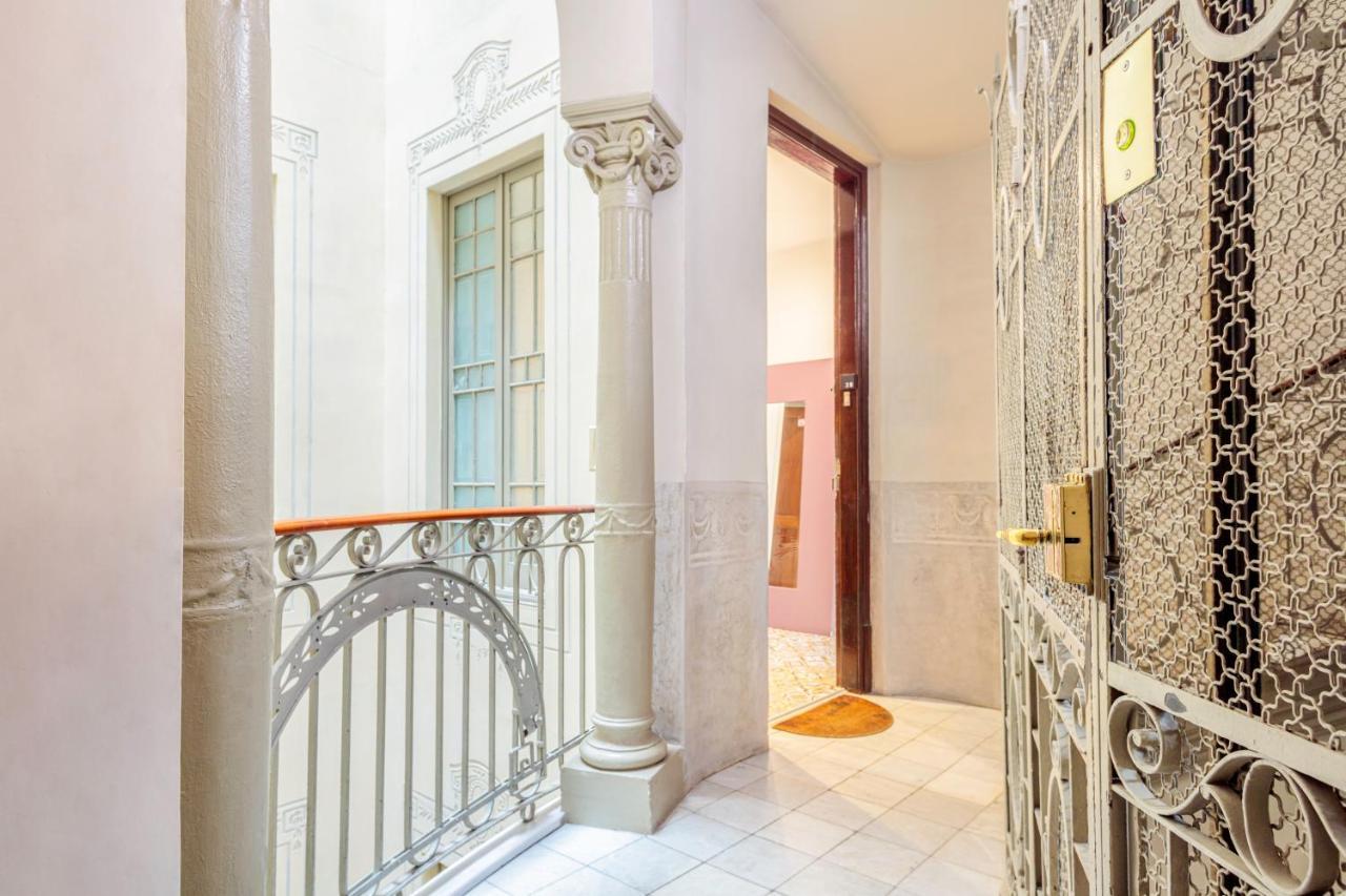 The Gaudi Suites II Барселона Экстерьер фото