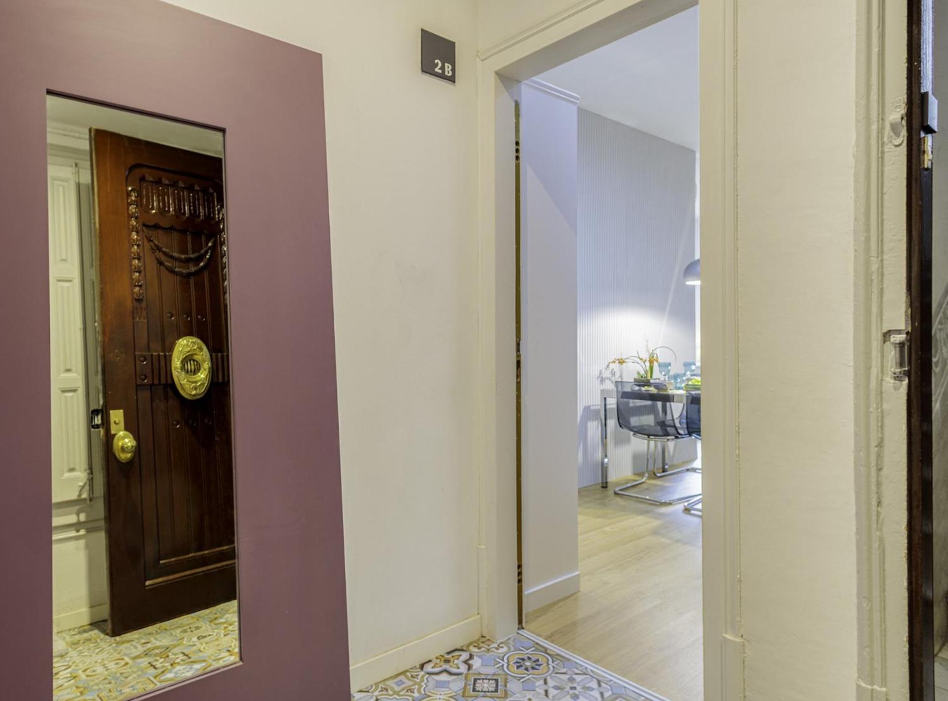The Gaudi Suites II Барселона Экстерьер фото