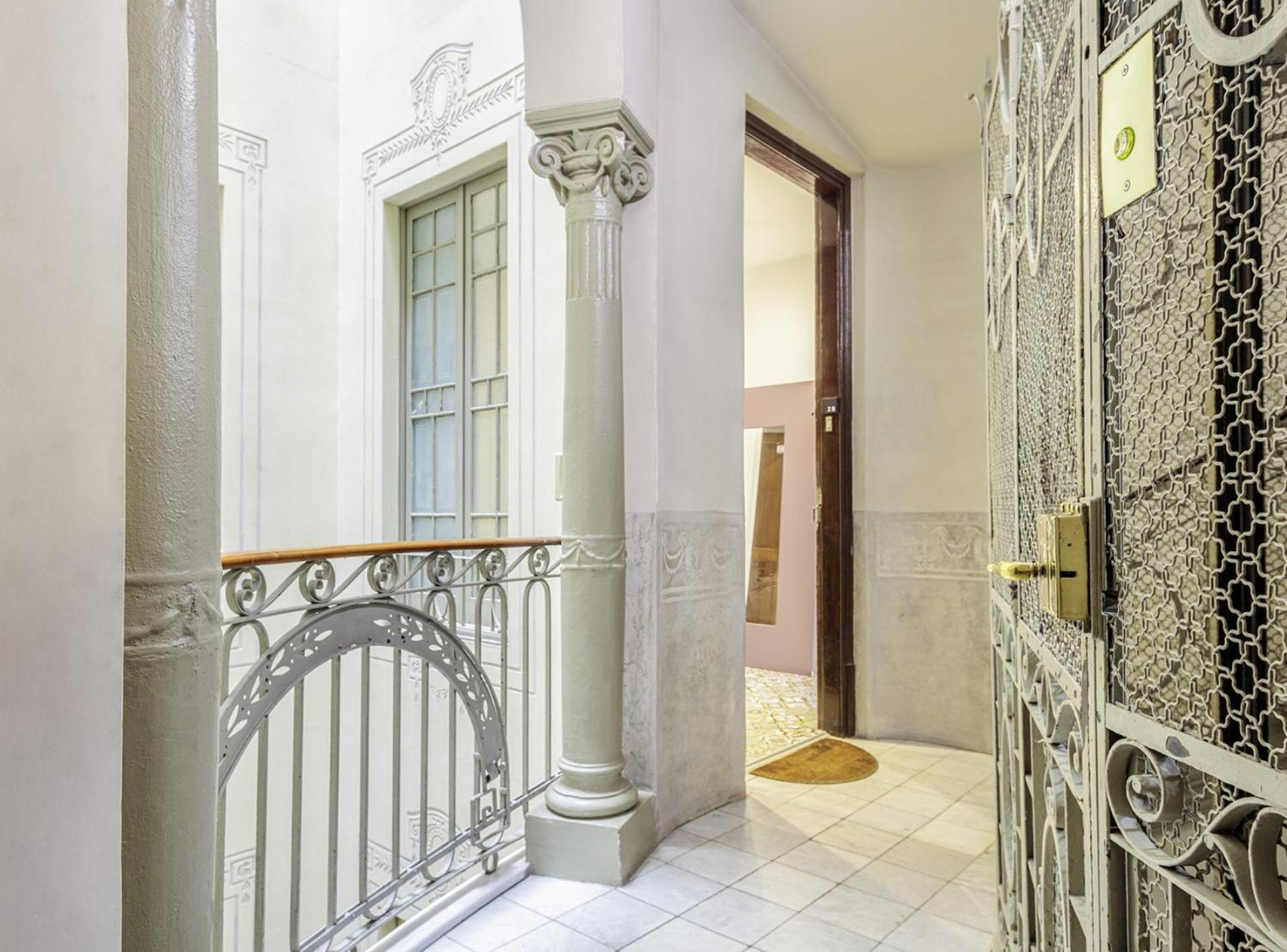 The Gaudi Suites II Барселона Экстерьер фото