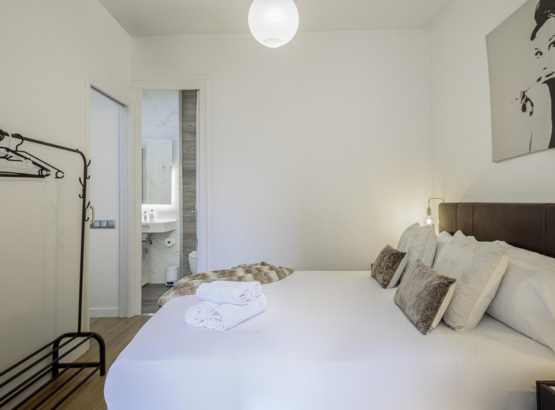The Gaudi Suites II Барселона Экстерьер фото