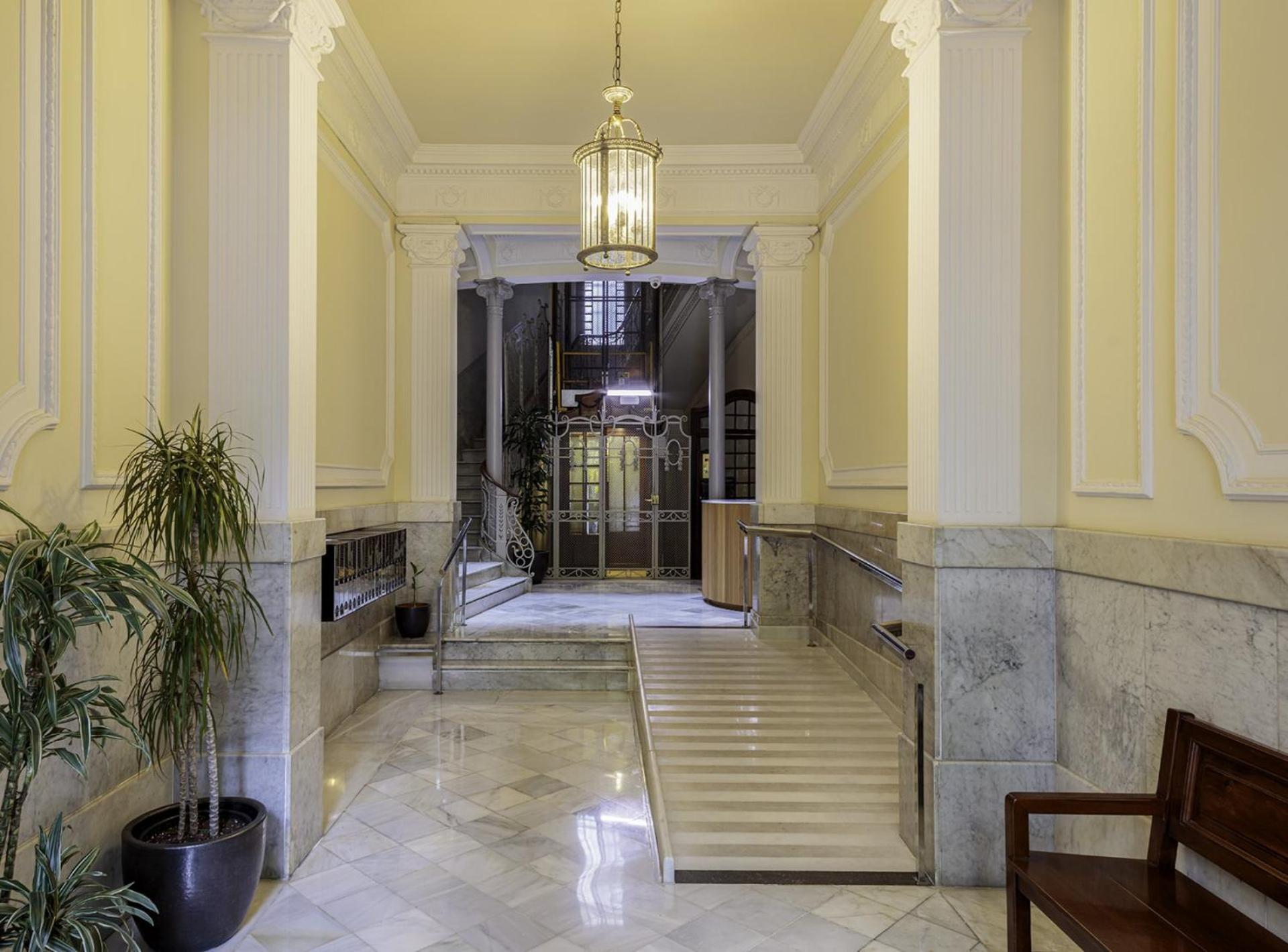 The Gaudi Suites II Барселона Экстерьер фото